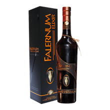Carica l'immagine nel visualizzatore di Gallery, primo piano senza sfondo dell'Elisir Falernum prodotto dall'antica distilleria petrone immerso in mare al largo dell'antica città di sinuessa (Ce)