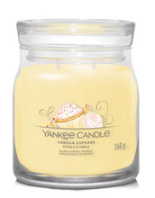 Carica l&#39;immagine nel visualizzatore di Gallery, Yankee Candle candele signature Vanilla cupcake
