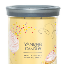 Carica l&#39;immagine nel visualizzatore di Gallery, Yankee Candle candele signature Vanilla cupcake
